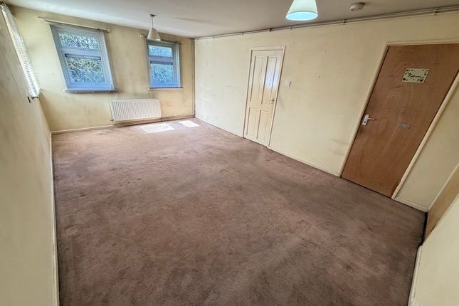 21, Smallthorn Place, Swadlincote, Derbys photo 2