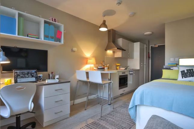 Flat to rent in James House, James Street West, Bath