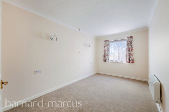 Flat for sale in Beechwood Gardens, Caterham