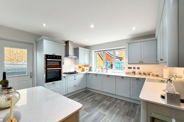 23 Holly Field Rise, Caerphilly photo 2