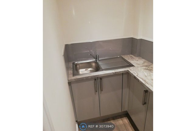 Flat, Polygon Rd Higher Crumpsall, Manchester photo 5
