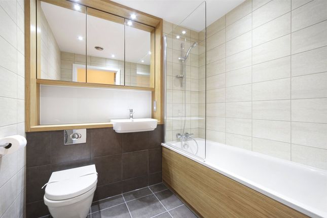Flat to rent in Station Road, London