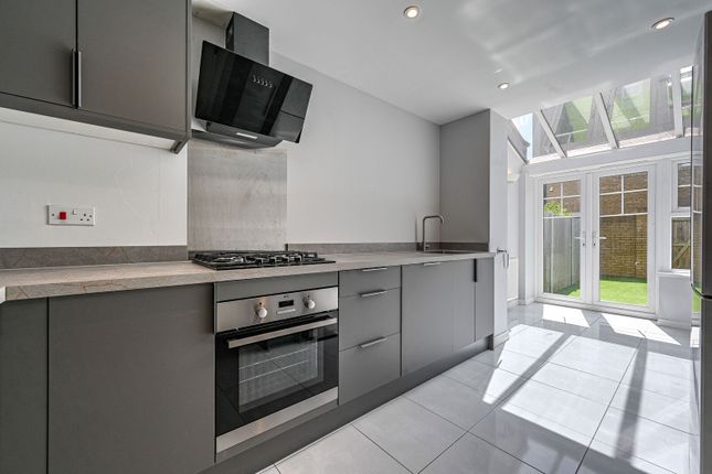 Hawksmoor Grove, Bromley photo 2