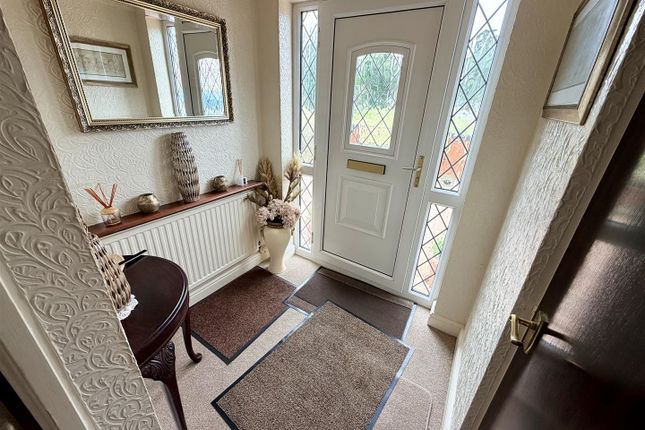 46, Royal Meadow Drive, Atherstone photo 2