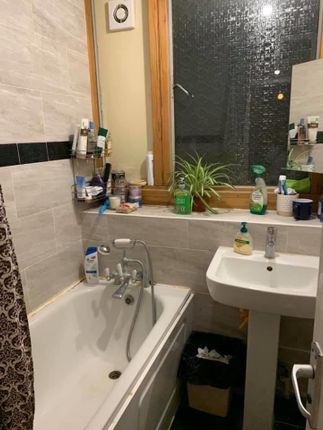 Flat for sale in St. James's Crescent, Brixton, London
