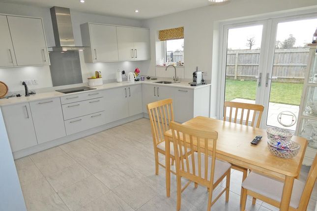 6, Parkers Field Close, Bury St. Edmunds photo 2
