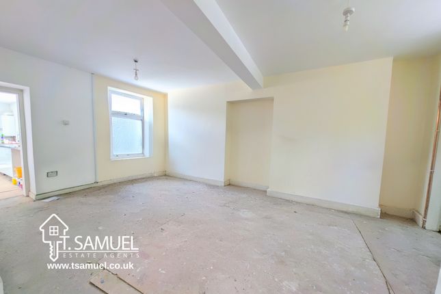 202 Abercynon Road, Abercynon photo 2