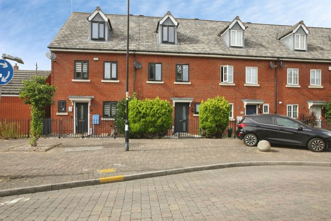 3-bed house on 21, Stonechat Road, RUGBY, £270,000