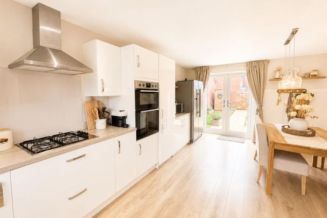 13, Romney Way, Hereford photo 4