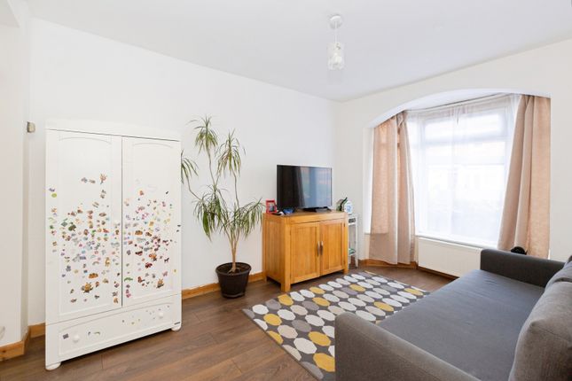 22, Lancaster Avenue, Barking photo 3