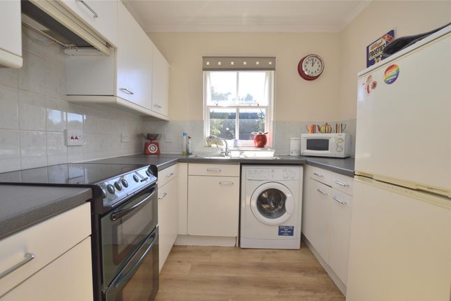 Flat 6, Block 15,, Pine Gardens, Horley photo 3