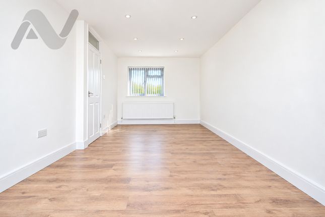 267, The Hides, Harlow photo 2