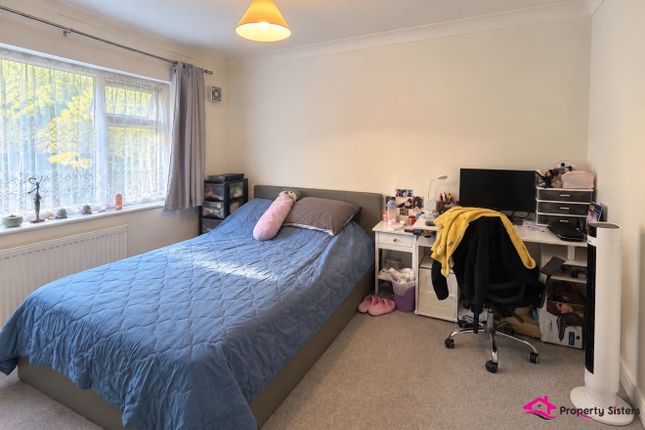 12 Glebe Court, Glebe Road, Middx photo 4