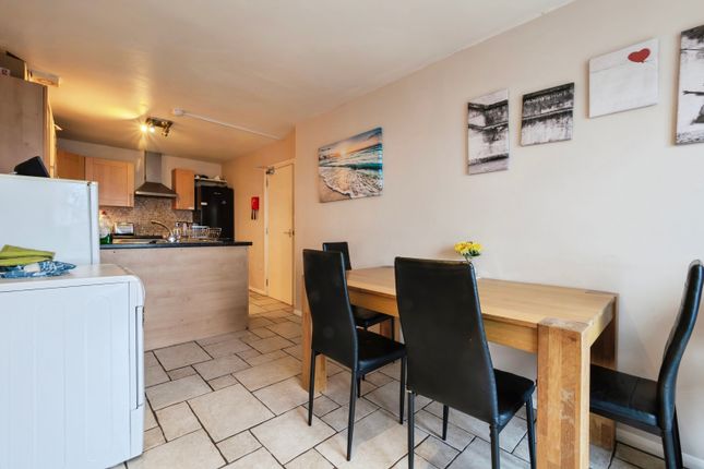 32, Garland Close, Exeter photo 3