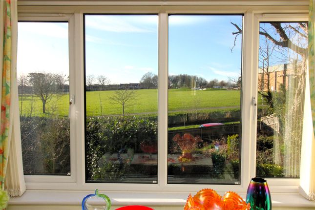 Flat 2, Redwood Lodge,, Northwood Square, Hampshire photo 3