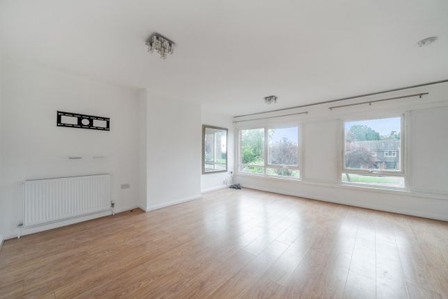 Mead Way, Bromley photo 4