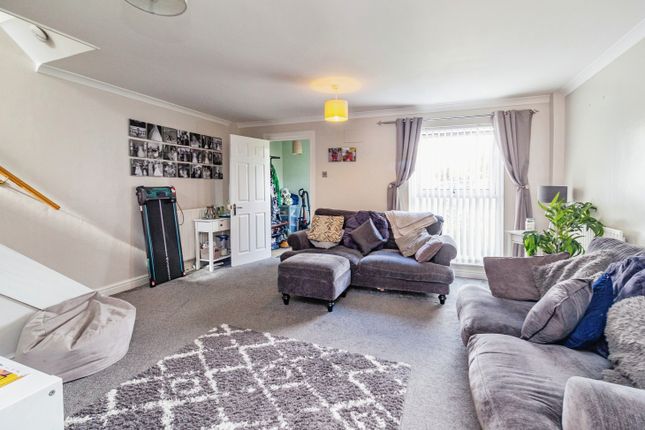 Terraced house for sale in Meadow Way, Leighton Buzzard, Bedfordshire