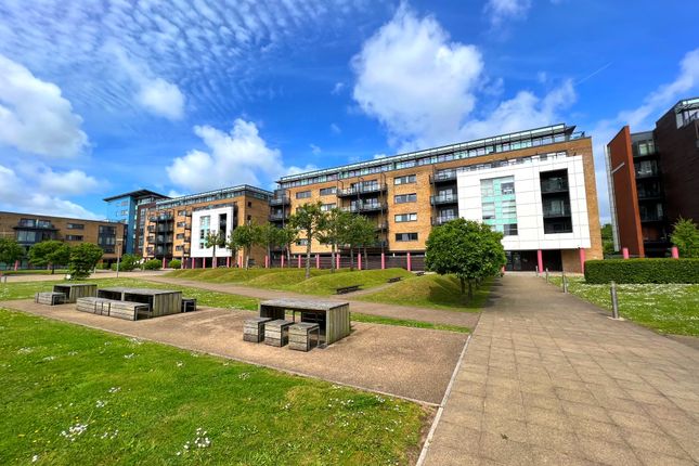 1 bed flat to rent in Hartland House, Ferry Court, Cardiff CF11