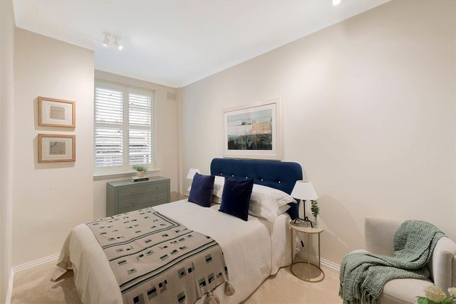 Flat to rent in Burton Court, Chelsea