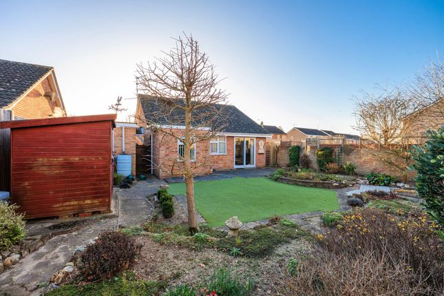 18 Oatlands Close, Lowestoft photo 2