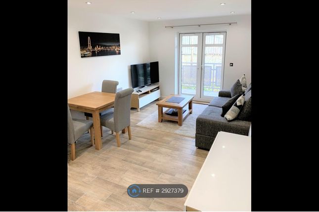 Flat, Riverlock Court Spring Gardens Road, High Wycombe photo 2