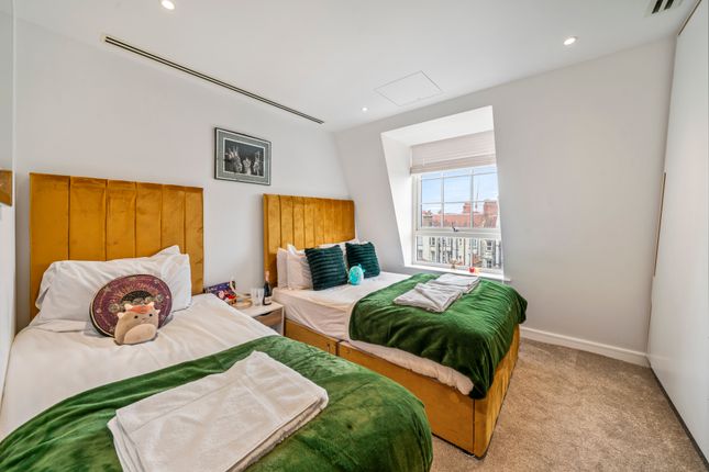 Flat to rent in Sussex Gardens, London