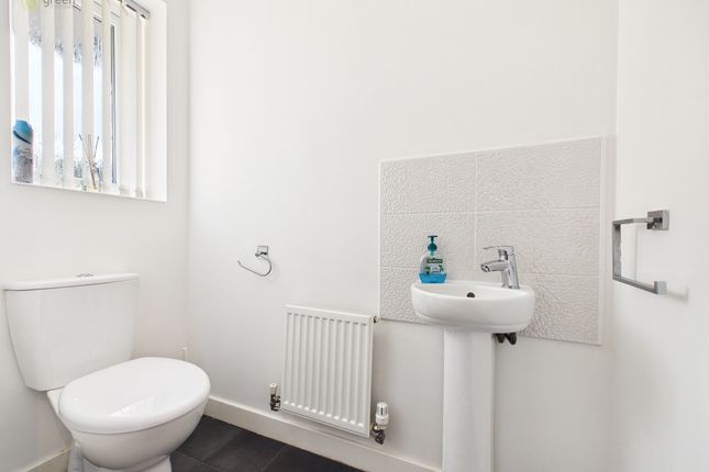 4, Chase Grove, Birmingham photo 3
