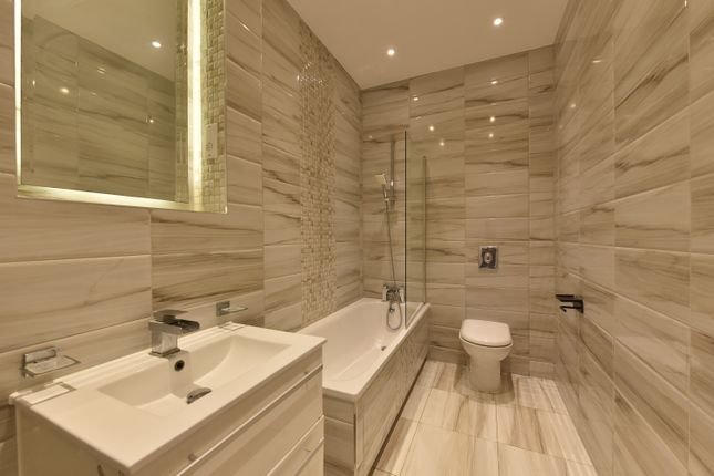 Crownage Court , Staines Road West, Sunbury-on-Thames photo 5