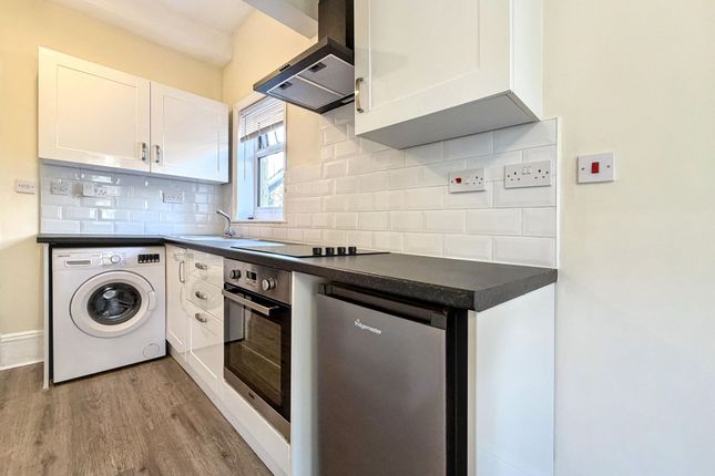 Flat 5, 8 Upper Brighton Road, Surbiton photo 4