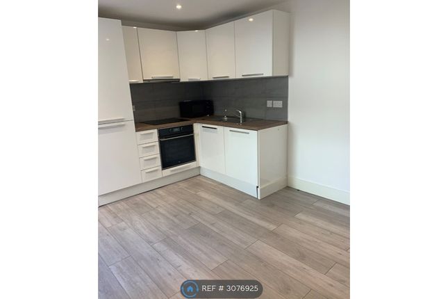 Studio flat on Shaw Heath, Stockport, £765/mo