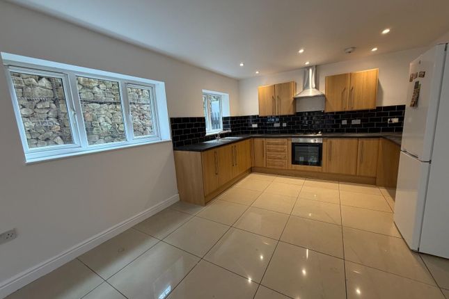 12, Park Avenue, Manchester photo 4