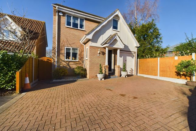 Thumbnail Detached house for sale in Almere, Benfleet