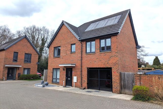 Thumbnail Detached house to rent in Hoad Crescent, Woking