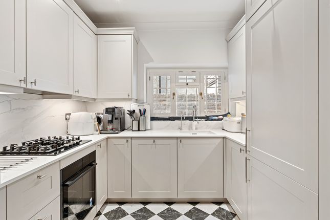 Flat 1, 59, Redcliffe Gardens, Chelsea photo 4