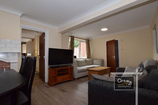 Lodge Road, SOUTHAMPTON photo 3