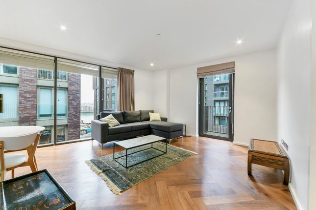 Flat for sale in New Union Square, London