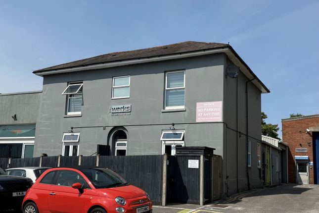 Studio house on 1 Penthouse Suite, 55, Millbrook Road East, Hampshire, £775/mo