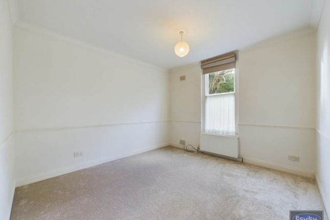 Flat 2, Highlands, Dartford photo 4
