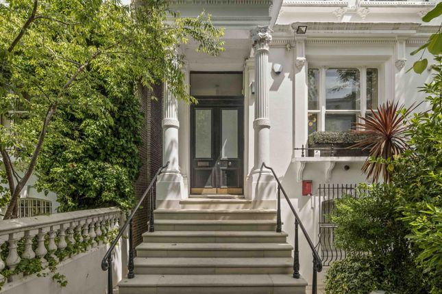 Flat Flat 3, 9, Pembridge Crescent, London photo 3
