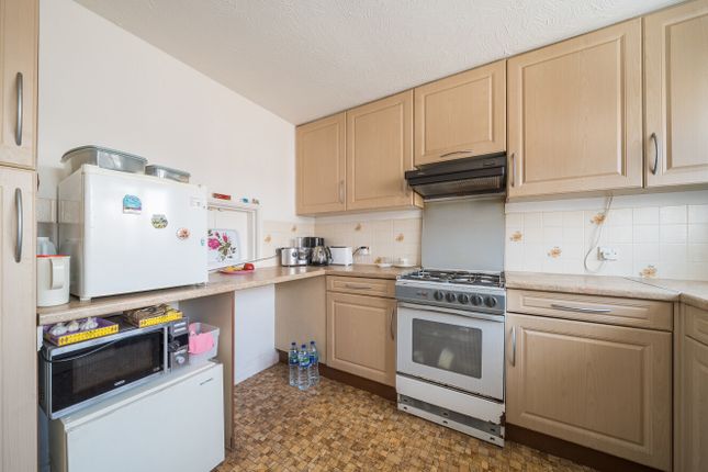 14, Fieldside Close, Orpington photo 4
