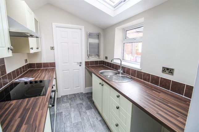 8, Victoria Street, Leek photo 4