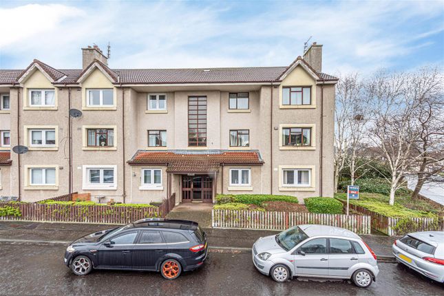 Thumbnail Flat for sale in Winifred Crescent, Kirkcaldy