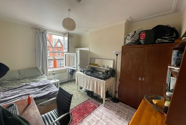 Brudenell Road Hyde Park, Leeds photo 2