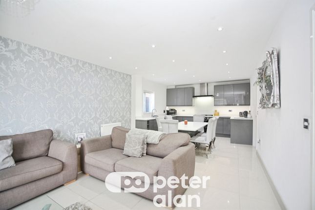 16, Acorn Close, Newport photo 2