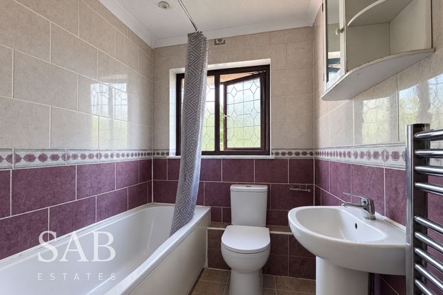 4 Kimberley Close, Slough photo 3
