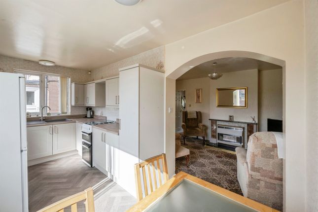 3, Wroxham Way, Doncaster photo 4