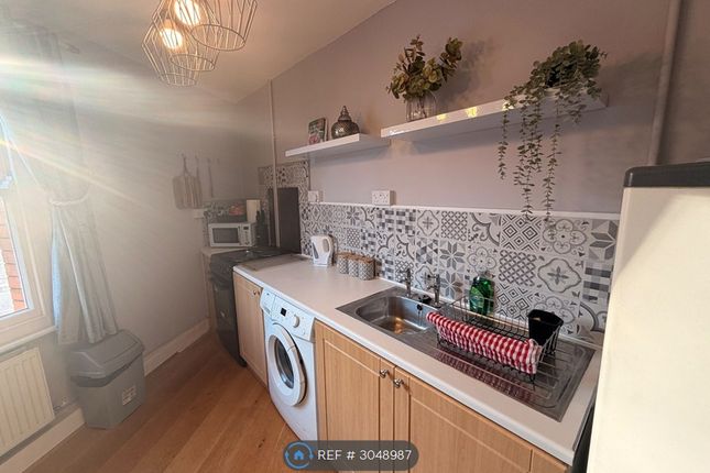 Fully Furnished Magdalene Street Wi Fi Included, Glastonbury photo 3