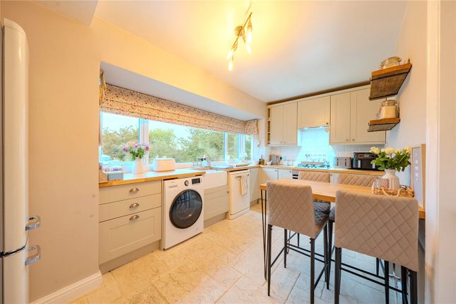 57, Hill Court Drive, West Yorkshire photo 3