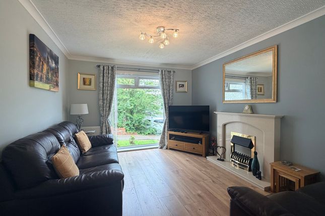 27 Hallside Crescent, Glasgow photo 4