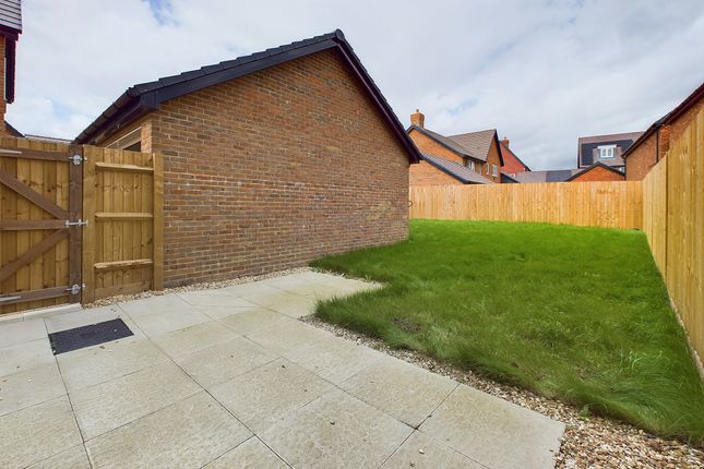 Semi-detached house for sale in Mowbray - 28 Moat Road, Horsham, West Sussex